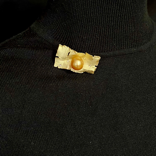 南洋ゴールデン真珠のブローチ〉オリジナル 帯留め 大珠 自分へご褒美 