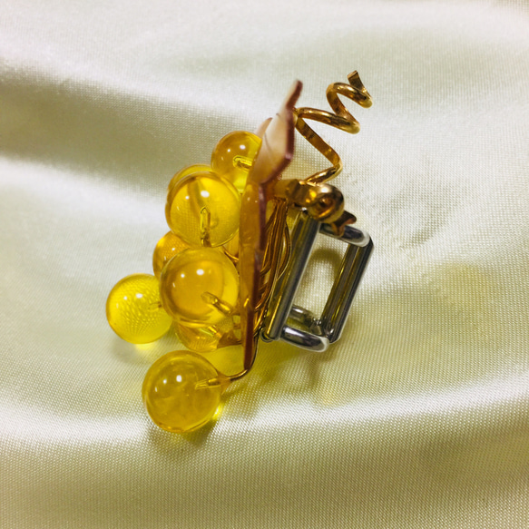 アンティーク ブローチ〈葡萄〉鼈甲 帯留め 金具付き 和小物 3枚目の画像