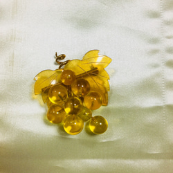 アンティーク ブローチ〈葡萄〉鼈甲 帯留め 金具付き 和小物 2枚目の画像