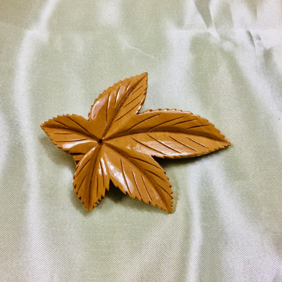 紅葉模様の柘植（つげ）の帯留め 金具付き アンティークブローチ 和小物 3枚目の画像