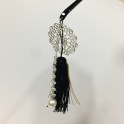 大粒真珠の揺れる簪 正絹 黒 房飾り パール（鈴 和小物 帯飾りかんざし 髪飾り 根付け ） 1枚目の画像