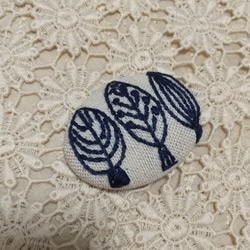 葉っぱの刺繍ブローチ▪北欧風【leaf】 2枚目の画像