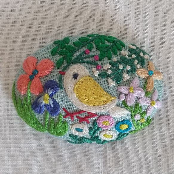 ことりと草花の刺繍ブローチ【botanical】 ブローチ j.couture