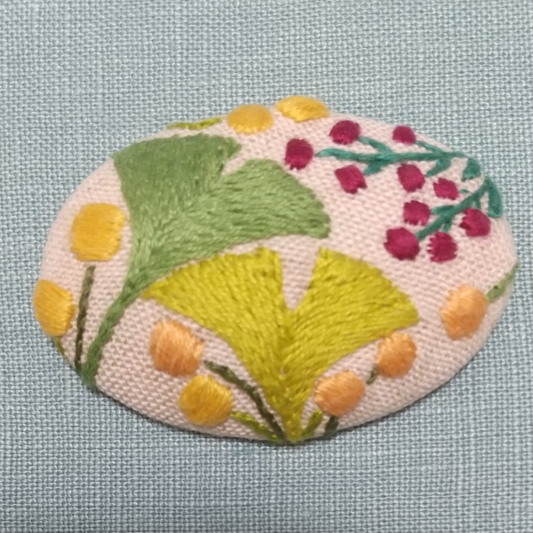 銀杏の葉の刺繍ブローチ【botanical】