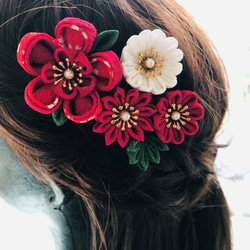 つまみ細工のクリップ髪飾り　桃花と小花3種 3枚目の画像