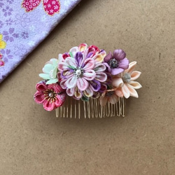 つまみ細工のコームの髪飾り　桃色系の菊＆小花 1枚目の画像
