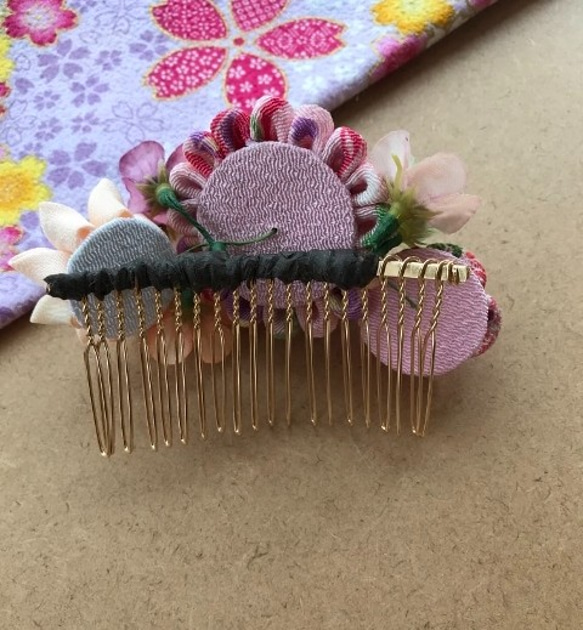 つまみ細工のコームの髪飾り　桃色系の菊＆小花 3枚目の画像