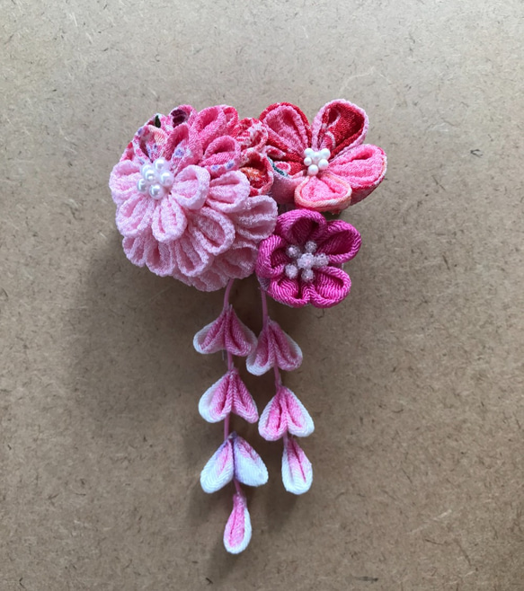 つまみ細工の２wayクリップ髪飾り　ピンク系小花3種 2枚目の画像