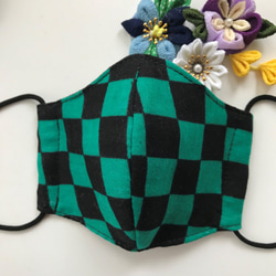 【送料無料】ハンドメイド立体マスク子供用２枚セット　和柄　緑＆黒の市松模様 2枚目の画像