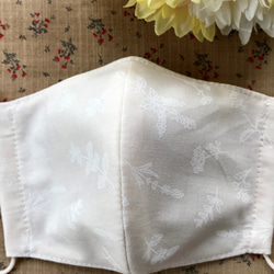 【送料無料】ハンドメイド立体マスク大人用2枚セット　ボタニカル柄生成り＆ホワイト 3枚目の画像