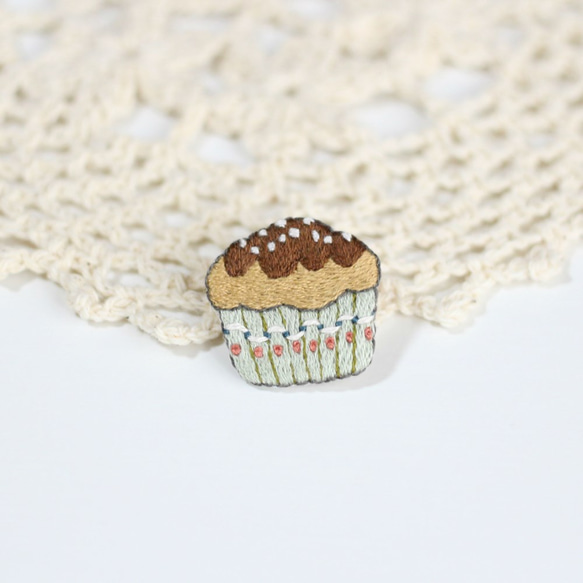 muffin 刺繍ブローチ 1枚目の画像