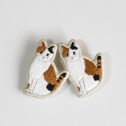 三毛猫の刺繍ブローチ 3枚目の画像