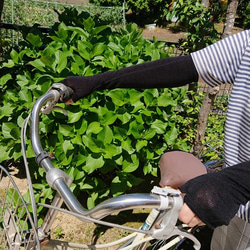 シルク100％でUVカット率90%以上！無縫製で仕上げたアームカバーは付け心地抜群！！ 8枚目の画像