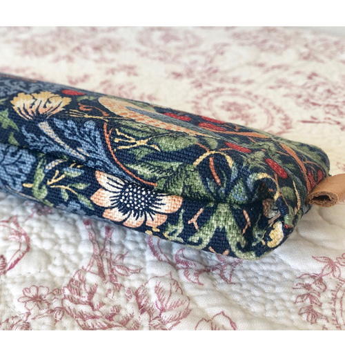 ☆ 20センチ ペンケース ウィリアムモリスのいちごどろぼう柄