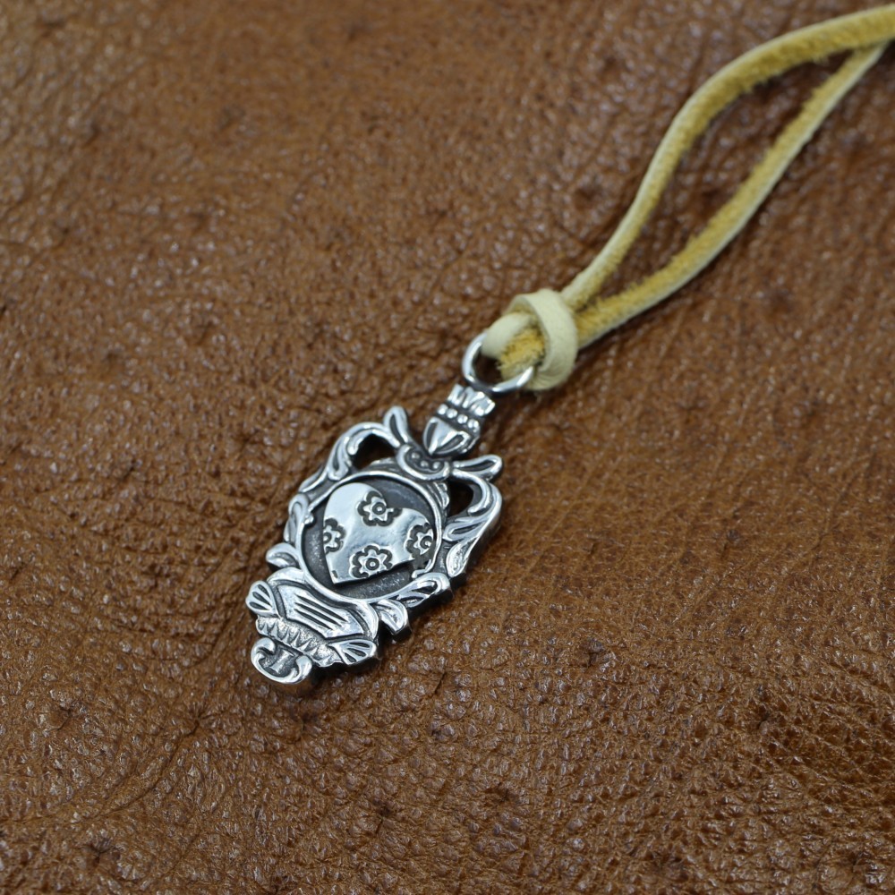 ほんの少し甘く、さりとて甘すぎない、そんなカトラリーを純銀のペンダントにしたもの｜ヴィンテージ｜ハート｜大人カジュアル