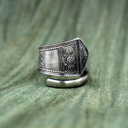 【抜群の重厚感】 Silver 925 刻印 リング 22号 クロスモチーフ 抜群の重厚感】 Silver 925 刻印 リング 22号 クロスモチーフ