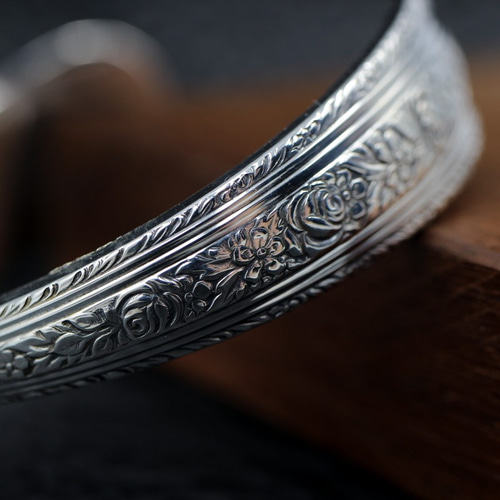 麗しの薔薇が香る純銀のバターナイフのカフブレスレット｜シルバー