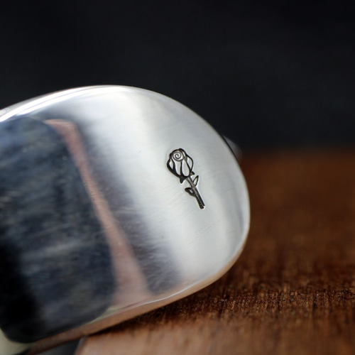 麗しの薔薇が香る純銀のバターナイフのカフブレスレット｜シルバー