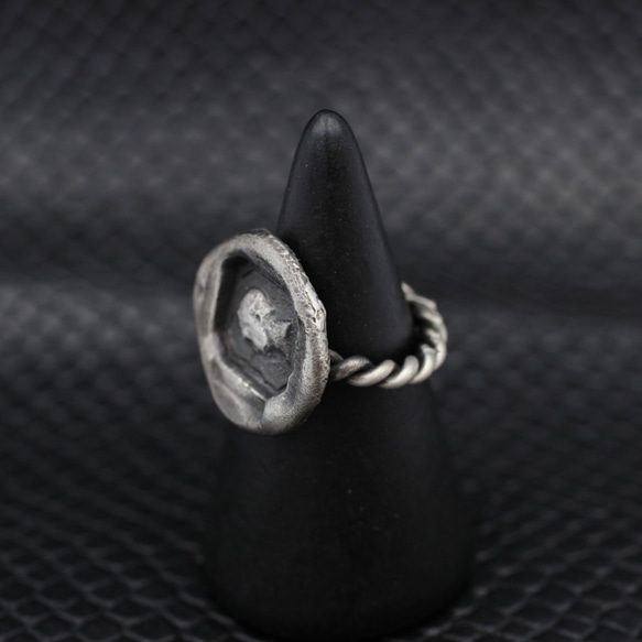 銀色封蠟戒指 | 北歐古董 | 銀戒指 | 封蠟 | 封印章 | 獨特 | 高貴 | 優雅 | 優雅 | 獨一無二 | 扭紋 第3張的照片