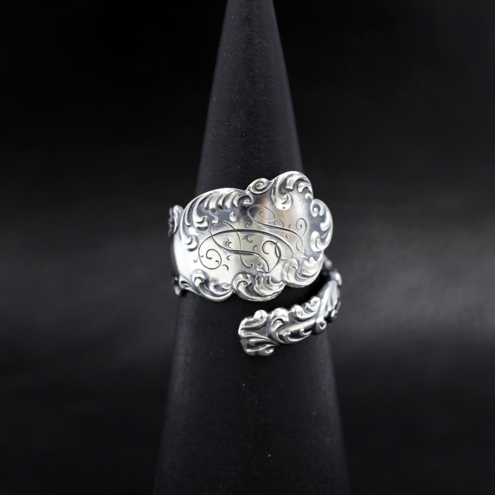 フローラルな美麗で格調高い装飾の銀製の指輪｜ヴィンテージ｜シルバー｜スプーンリング｜フローラル｜ロココ調｜ヨーロピアン