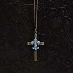 真鍮の十字架と銀のFDL（フルール・ド・リス）｜シルバー｜ペンダント｜ネックレスチェーン付｜ゴシック｜英国 1枚目の画像