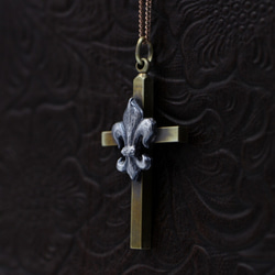 真鍮の十字架と銀のFDL（フルール・ド・リス）｜シルバー｜ペンダント｜ネックレスチェーン付｜ゴシック｜英国 4枚目の画像