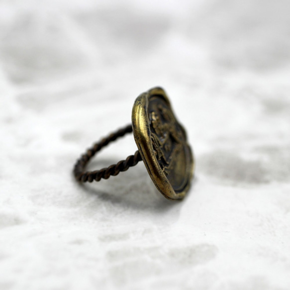 ヨーロッパのアンティークの封蝋を真鍮の指輪にした＠貴族の籠｜ヴィンテージ｜シーリングスタンプ｜アンティーク調｜個性的 3枚目の画像