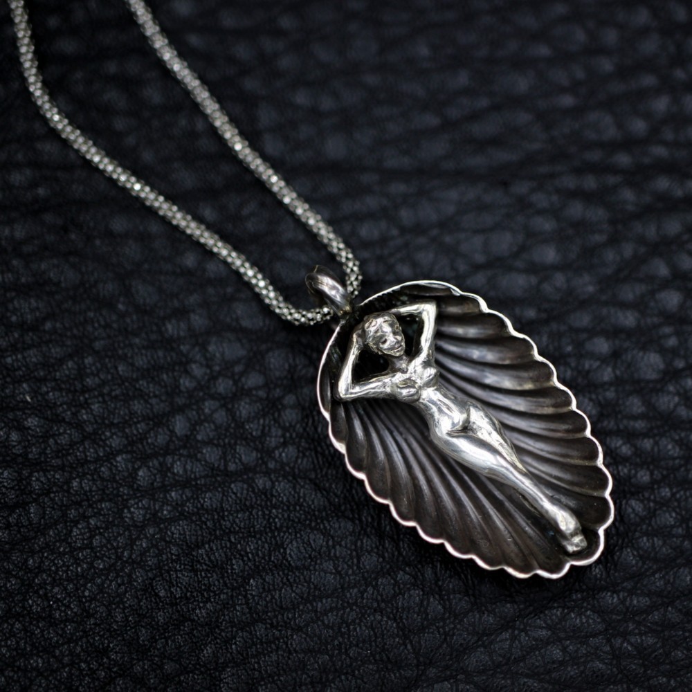 大人かわいい｜お昼寝女神さま｜イギリス・アンティーク・リメイク｜スプーン・ペンダント｜純銀シルバー