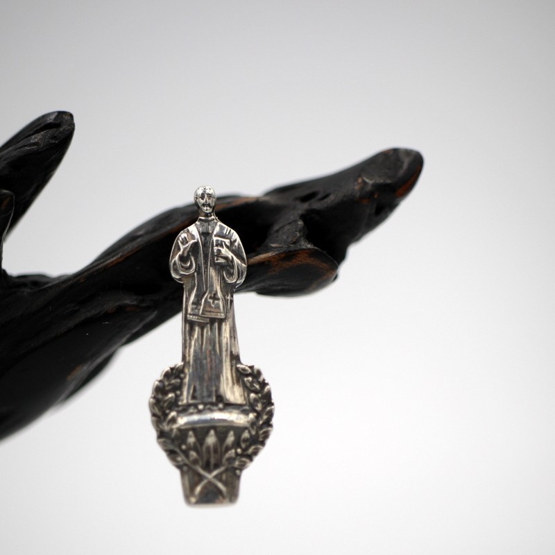 一点豪華主義（片耳だけイカつい）｜純銀の聖職者｜ピアス｜シングル｜シルバー｜英国｜ヴィンテージ