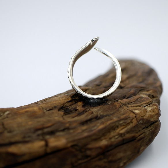 一枚925純銀戒指，這是一個美麗的戒指，只需加一點勺子戒指純銀鏡面16 r074 第5張的照片