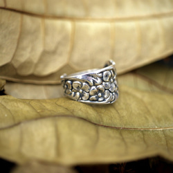 銀色戒指，花卉裝飾，花瓣富貴Spoon戒指戒指925純銀鏡面飾11 第2張的照片