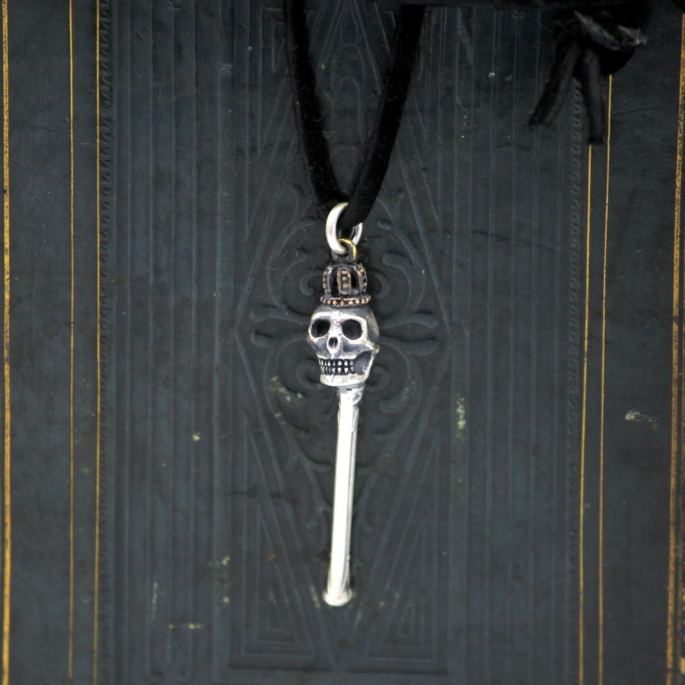 Rod skull｜シルバー｜ペンダント｜レザーロープ付｜リメイクジュエリー｜王冠｜スカル｜髑髏｜ドクロ｜杖｜変形｜V系