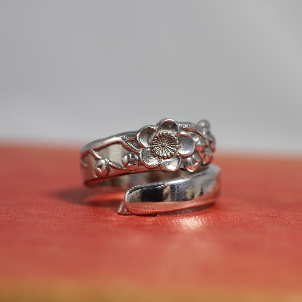 梅が花咲く｜ヴィンテージ｜シルバー｜スプーンリング｜和モダン｜和風アクセサリー｜伝統｜ユニセックス｜40歳代～