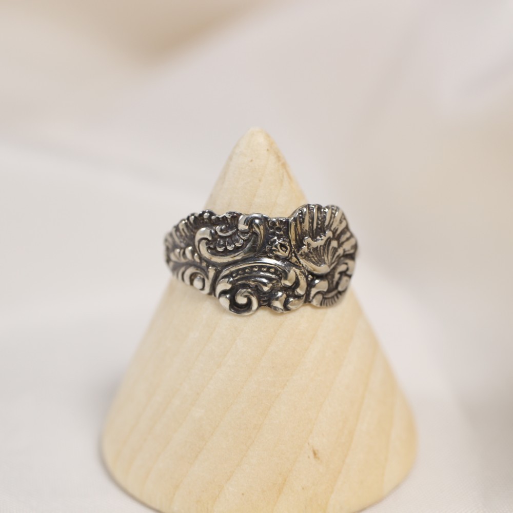 西洋の小ぶりな花｜ヴィンテージ｜シルバー｜スプーンリング｜ヨーロピアン｜ロココ調｜フローラル｜大人かっこいい｜トラッド