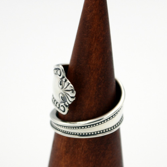 通過重製簡單但優雅的銀器製成的戒指，可以感受到西方風格的美麗 第2張的照片