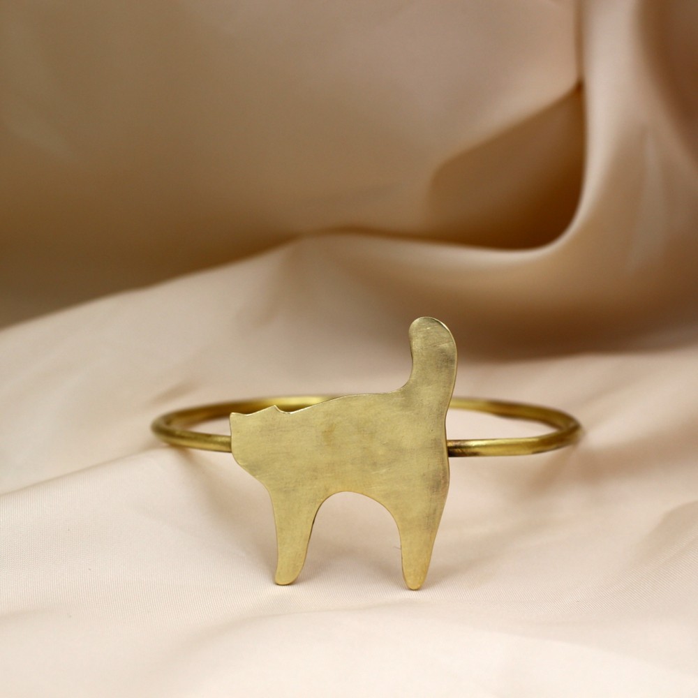 フーッとするネコ