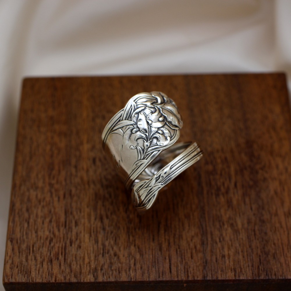 少し憂いげで陰がある、西洋美を感じさせる花草の指環｜ヴィンテージ｜シルバー｜スプーンリング｜上品｜清楚｜美麗｜きれい 9,940円