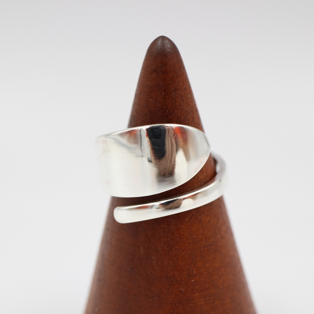 ただ其処には無垢な銀の輝き｜ヴィンテージ｜シルバー｜シンプル｜鏡面｜スプーンリング｜モード｜スタイリッシュ系カジュアル        Ω