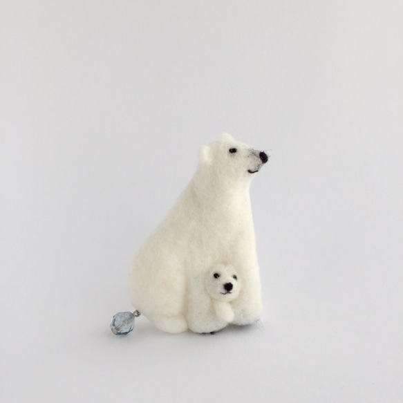 北極熊家長和胸針的孩子 第2張的照片
