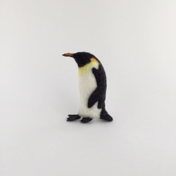 コウテイペンギンのブローチ 2枚目の画像