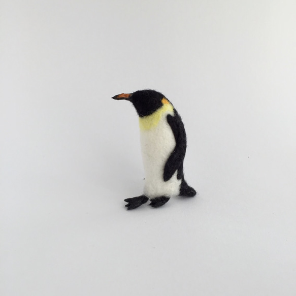 コウテイペンギンのブローチ 3枚目の画像