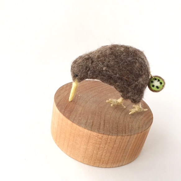 キーウィのブローチ 2枚目の画像