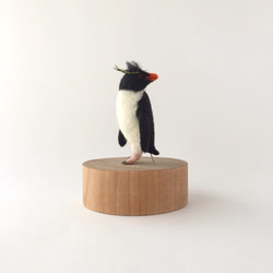イワトビペンギンのブローチ 2枚目の画像