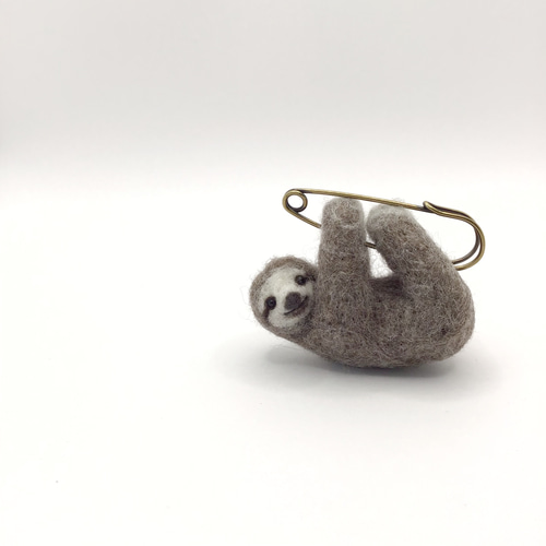 受注製作】ナマケモノ ブローチ higuma 通販 5650062｜Creema