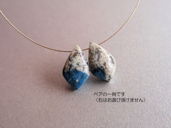 14kgf 希少石 K2ジャスパー（アズライトinグラナイト）孔雀青色のピアス（イヤリング変更可） 5枚目の画像