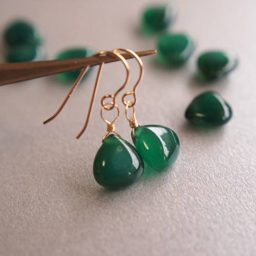 14kgf ダーク グリーンオニキス AAA 碧緑色の小粒ピアス（イヤリング