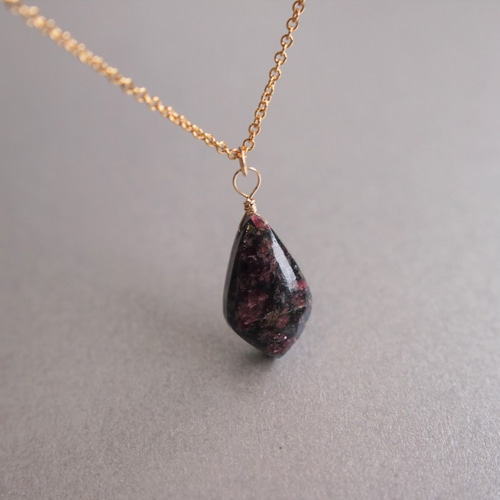 ☆希少石 ユーディアライト AAA 14kgf 柘榴色のネックレス ネックレス