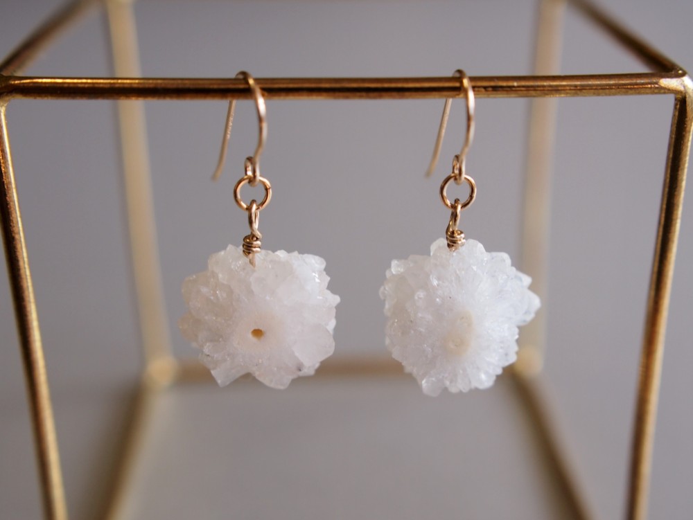 14kgfソーラークォーツハートピアス/イヤリング 14kgf 希少石 ソーラークォーツ 卯の花色の天然石ピアス（イヤリング