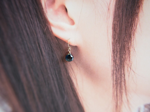 14kgf磨石Moscaianite AAA鐵海軍藍耳環（可更換耳環） 第3張的照片