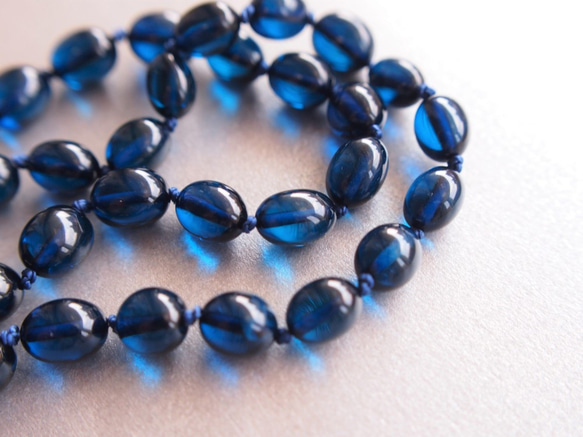 ☆初夏新品☆天然寶石立陶宛藍琥珀色14kgf（天然琥珀色）深藍色耳環（可更換耳環） 第5張的照片